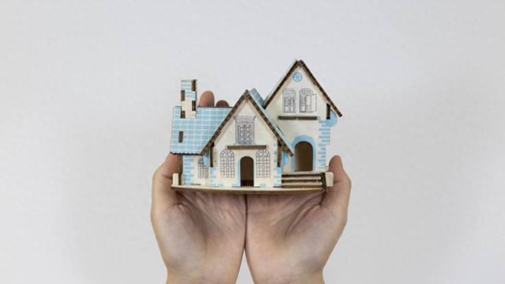 父母打拼多年攒下的千万房产过户给儿子，却被儿子反要700万租金