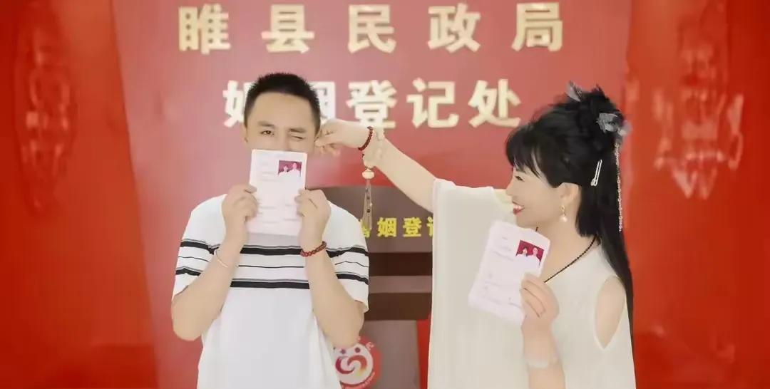 河南46岁女子，丈夫因病离世，她痛不欲生，含泪咬牙养育一双儿女，伺候公婆。哪料，