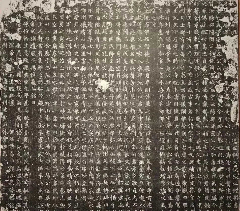 没想到，狄仁杰这个三品小官，写的字是真不错，放在今天，可以让所有书法家汗颜！
就