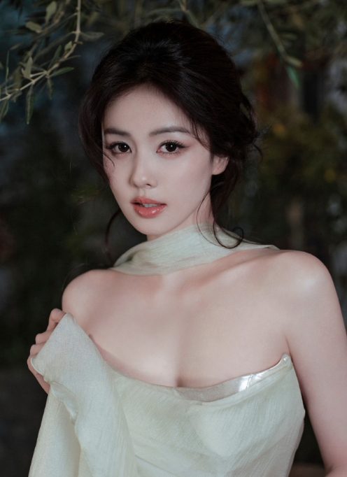 白鹿的每一帧照片，都是相当的耀眼和好看！