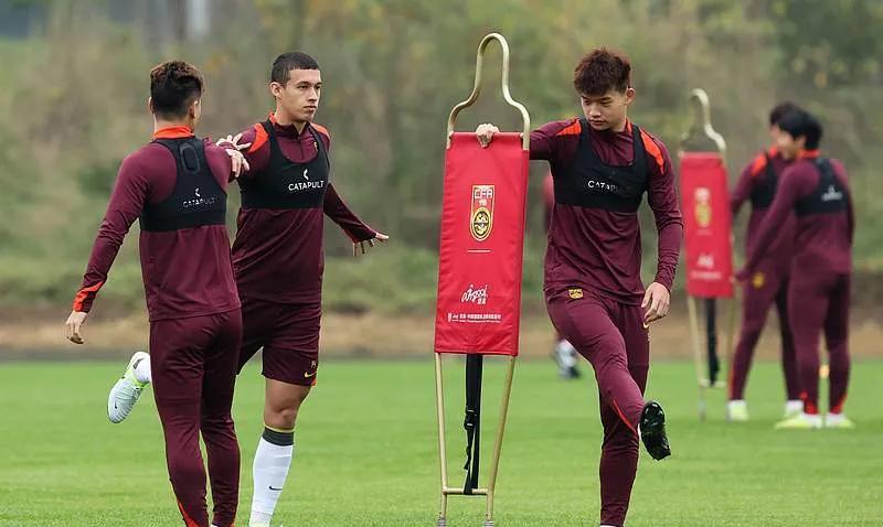 国青9大主力回归，首战输越南让国青舆论处于风口浪尖，安东尼奥输球也很憋屈，次战对