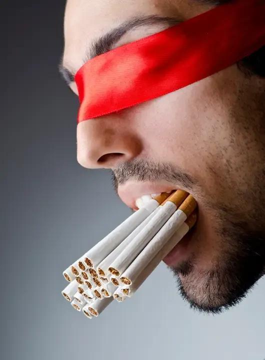 举目望社会，市井小人多。出门就点烟，见人就吐痰，每月都染头，说话带比划，张嘴带脏