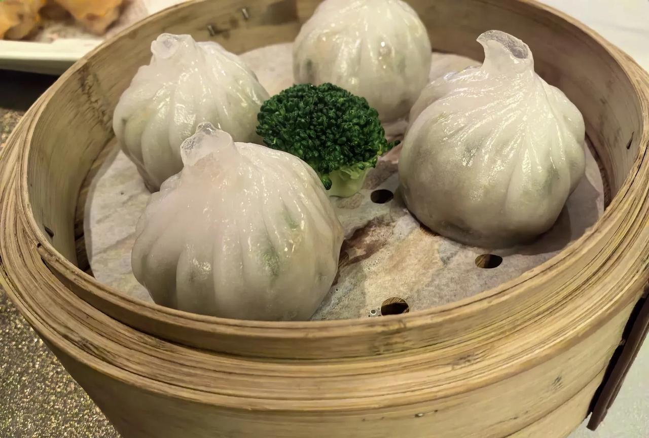 #晒晒最爱美食#戳这里，一起领红包>
分享最爱的美食，栗子饺，炸春卷，这些