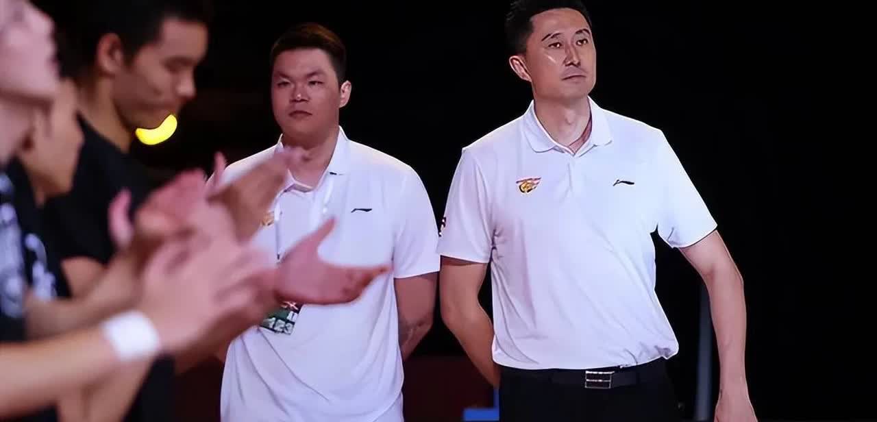 杜锋遇到幸福的烦恼，广东新赛季后卫线人才济济，谁能脱颖而出？

1.徐杰  