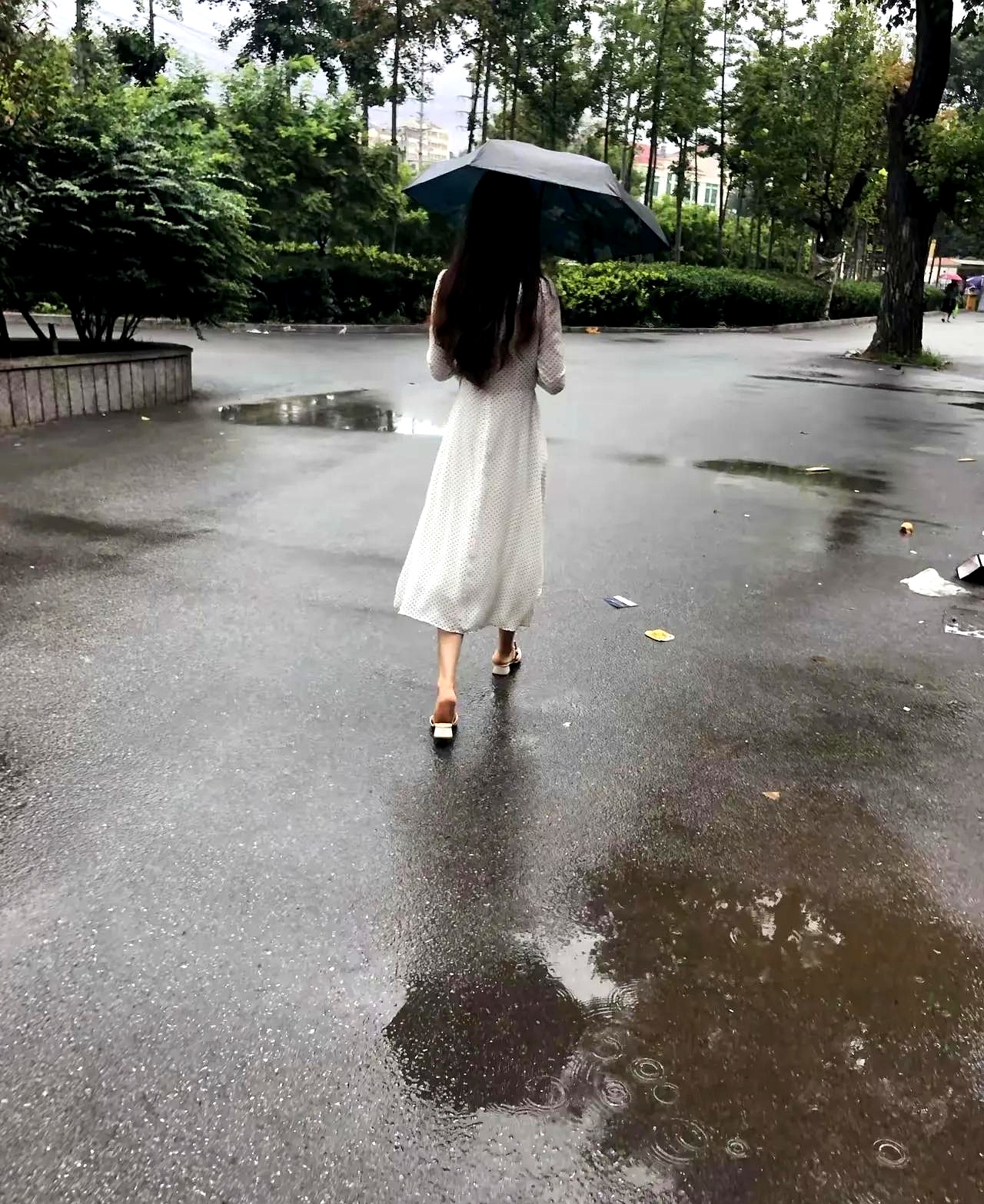 在现代情感关系中，女性如何在相处中展现新技能，已成为吸引男性的一个重要因素。这种
