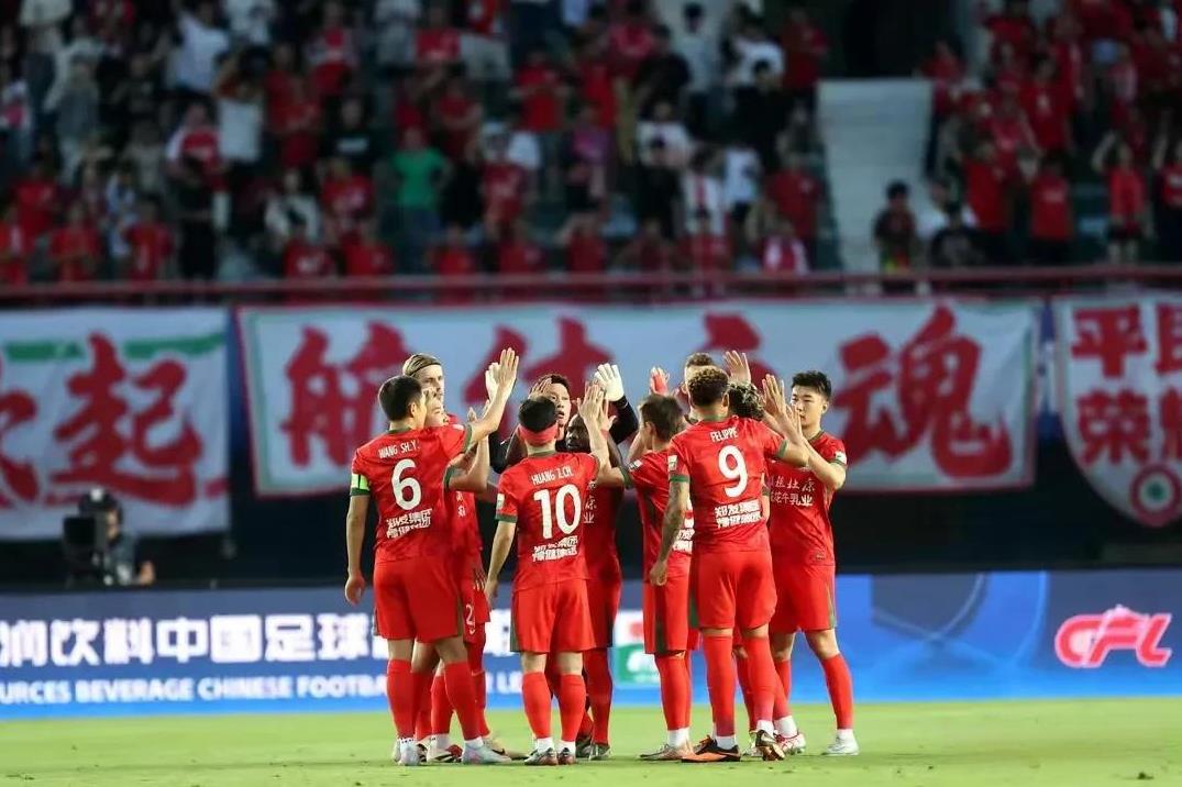 6月14日晚，中超第14轮一场焦点战在郑州航海体育场打响，河南队主场对阵联赛第二