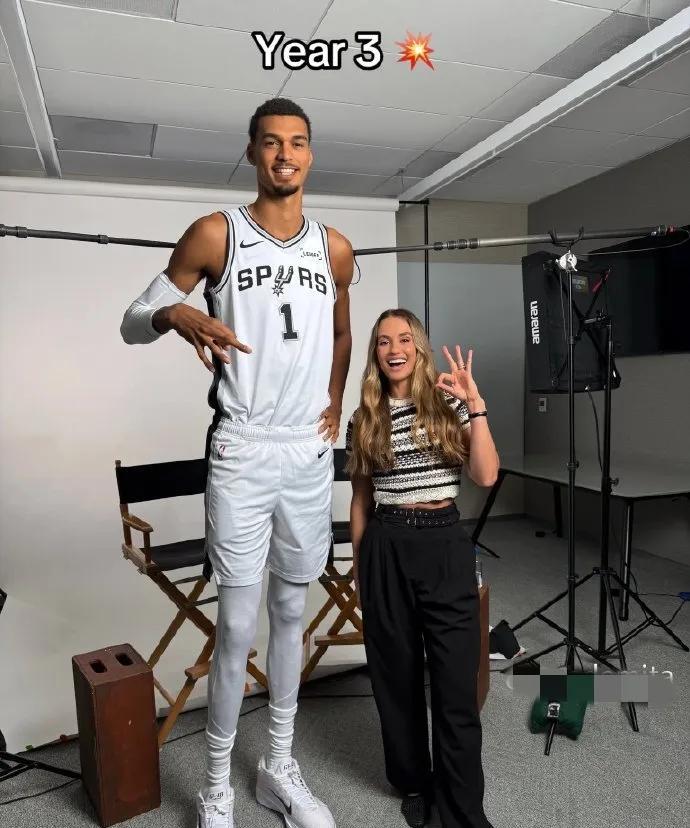 镜头拉近看傻了！这身材太有冲击力#NBA球员# #nba经典镜头#