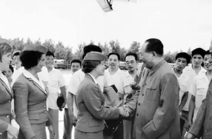 毛主席曾对许多干部讲：你们每天写日记不要写别的，就只写一句“团结百分之九十”就行