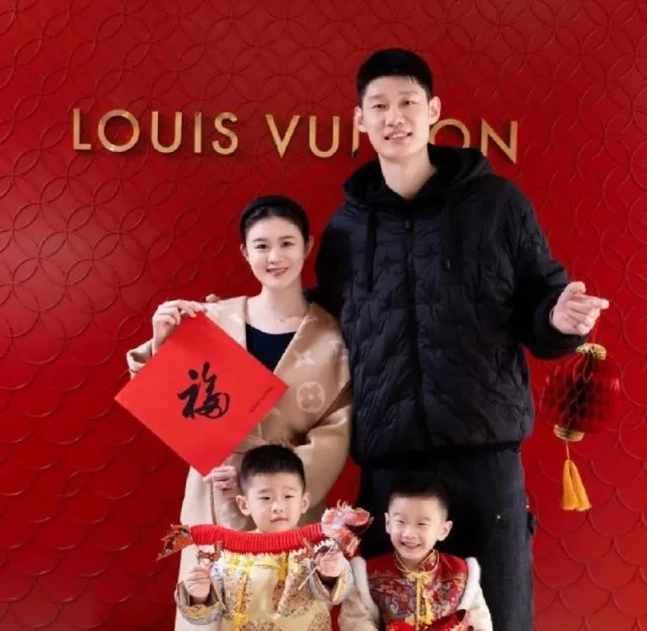 一觉醒来，录跑男的明星们集体沉默了。浙江卫视在武汉录节目没人看，雷军去武大颁奖反