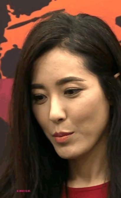曾黎，引发热议！

3月6日，女星曾黎突然登上热搜！

这次不是因为为自己的新剧