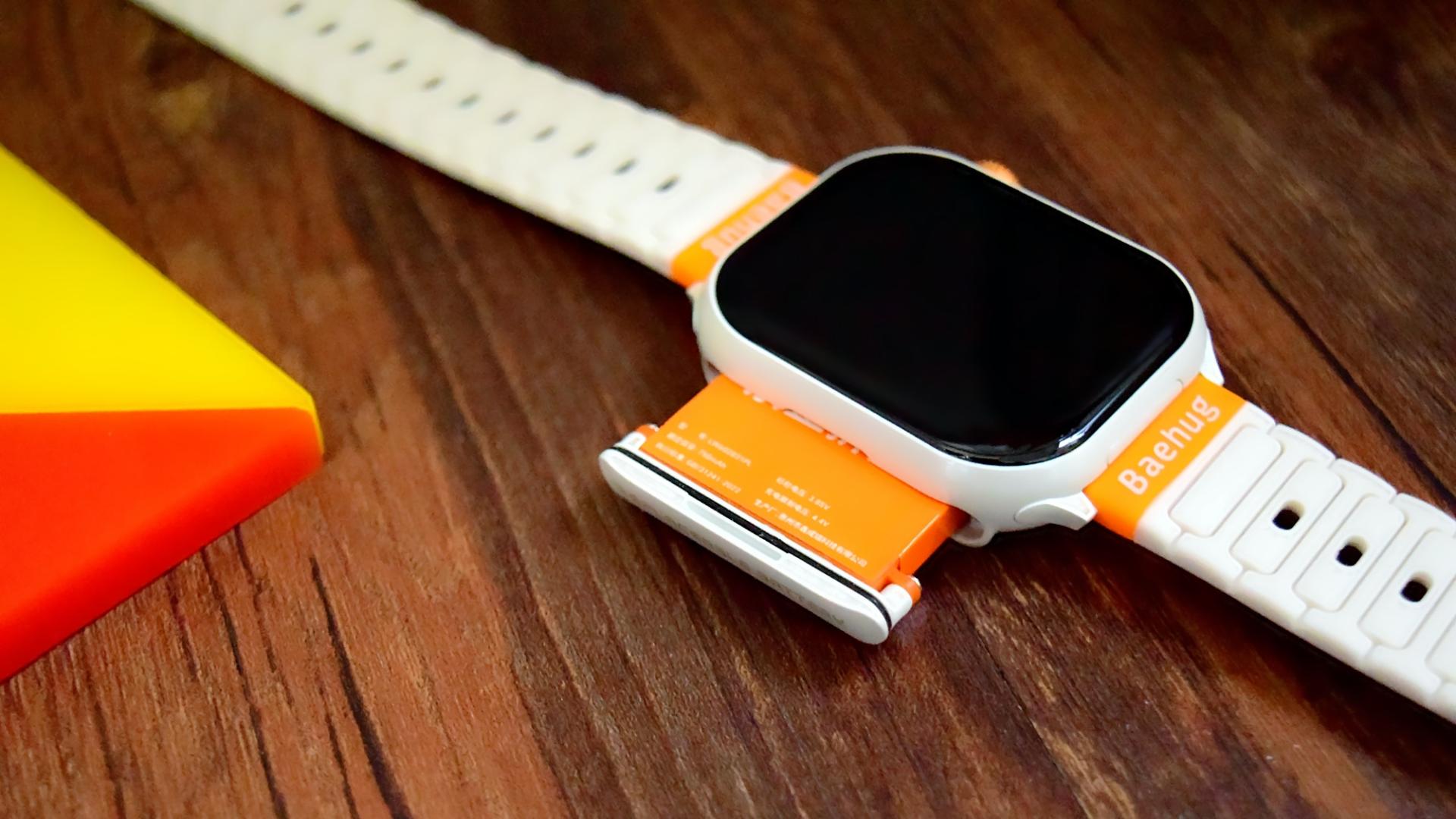 侧插可换电池设计，Baehug宝护光X8青少年电话手表有何特别之处？