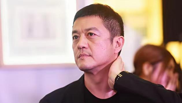 李亚鹏婚姻失败、经商失败，但有一样东西他却是初心不变