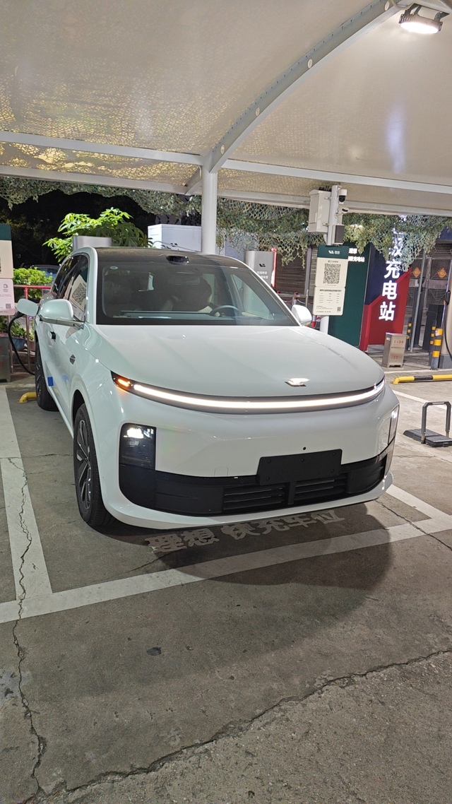 买了半个多月的感受
之前老听别人说，电动是未来大趋势，电车比油车这好那好什么的。