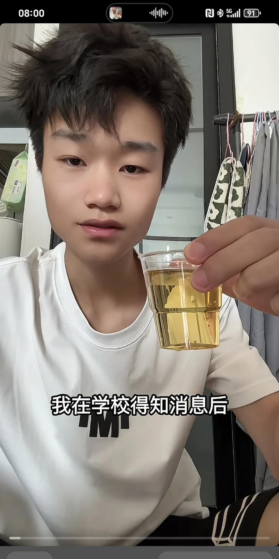 敬自己，一路走来没有帮衬，全是自己～
第1杯敬我爸。初二那年，第一次直面生死。得