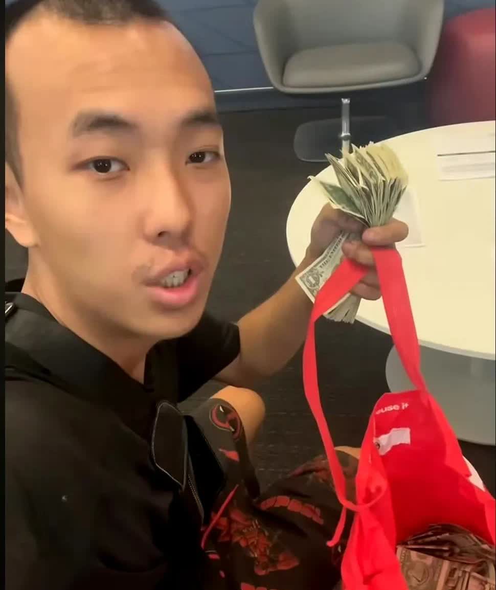 讲师近况，天天要饭要了一袋子钱，虽然面额小好歹也是美刀。
甜甜圈近况，一两个小