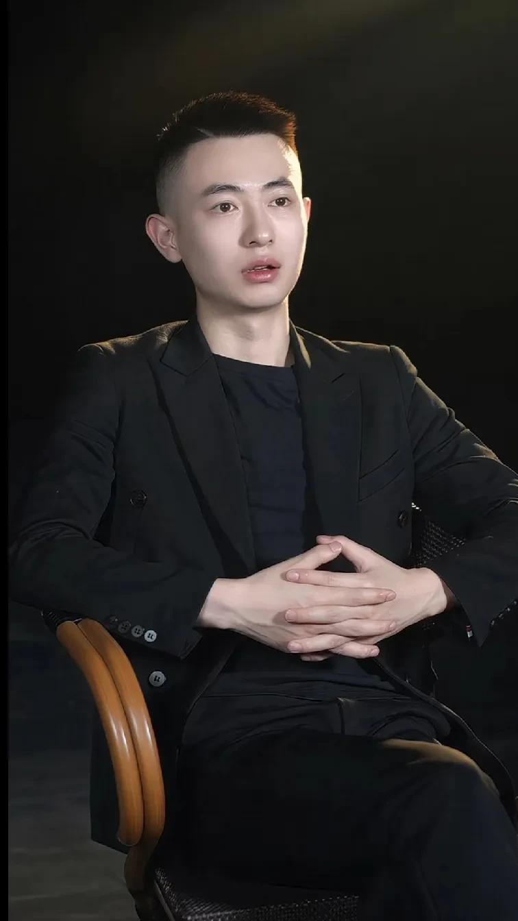 因不想得罪丈门，刘二狗徒弟老二选择与沈曼分手？
刘二狗大徒弟“老二”解封后回归直