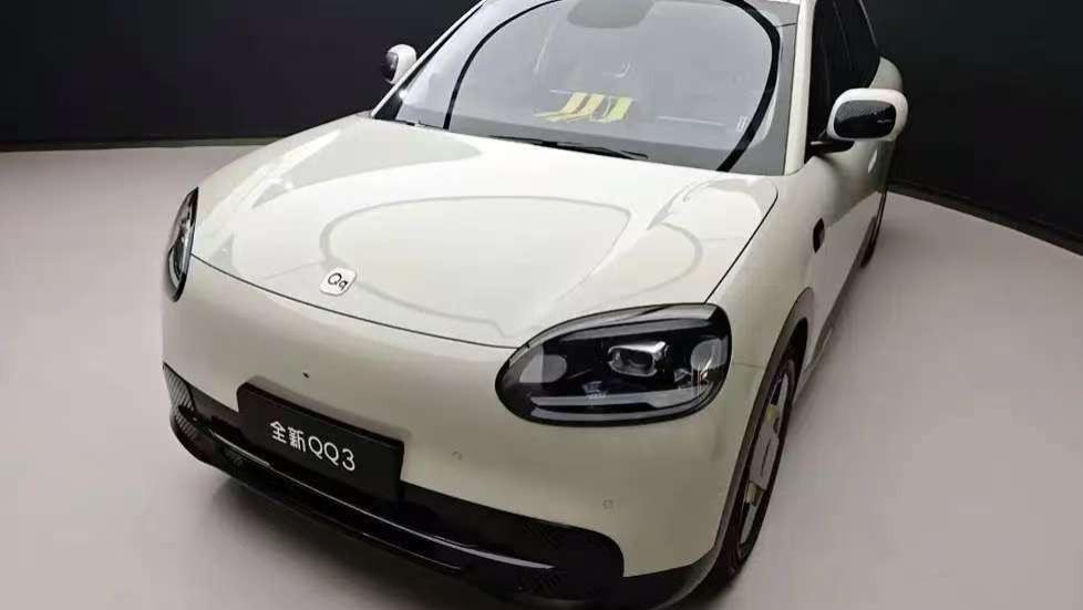 全新奇瑞QQ3量产版现身，外观漂亮，内饰精致，轴距超2米7，会火