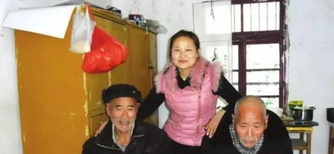 1988年，安徽一夫妻生下女儿不想要，竟连夜送给村里光棍兄弟，谁知，兄弟俩如获至