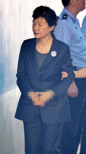 朴槿惠为仇人站台被骂惨











---











**