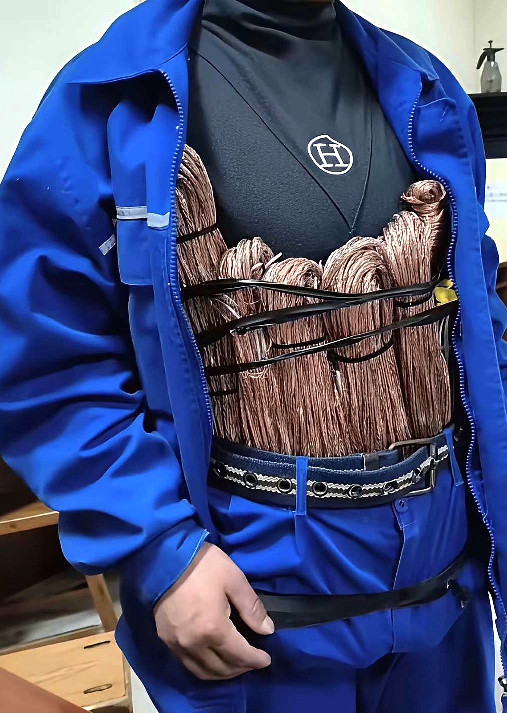 电工想要不受穷，少装工具多装铜？