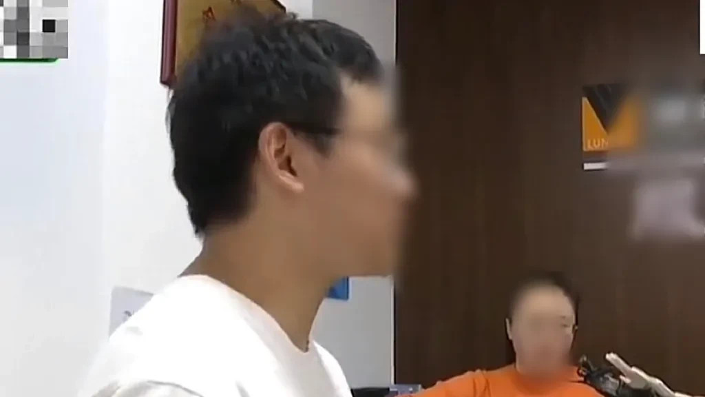 自家车位总被教练车占，物业说对方自称是车主爸爸就给改了