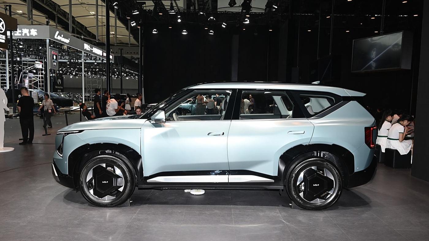 起亚SUV“掀桌破价”！外观霸气，纯电续航720km，优惠完才11.2万