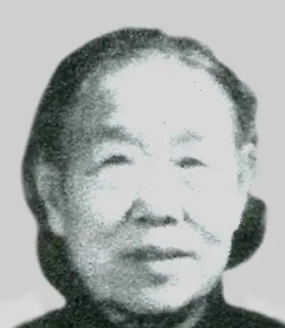 1956年，毛主席在怀仁堂看戏，突然停下来问周恩来一句：“恩来，刘嫂子在哪？”在