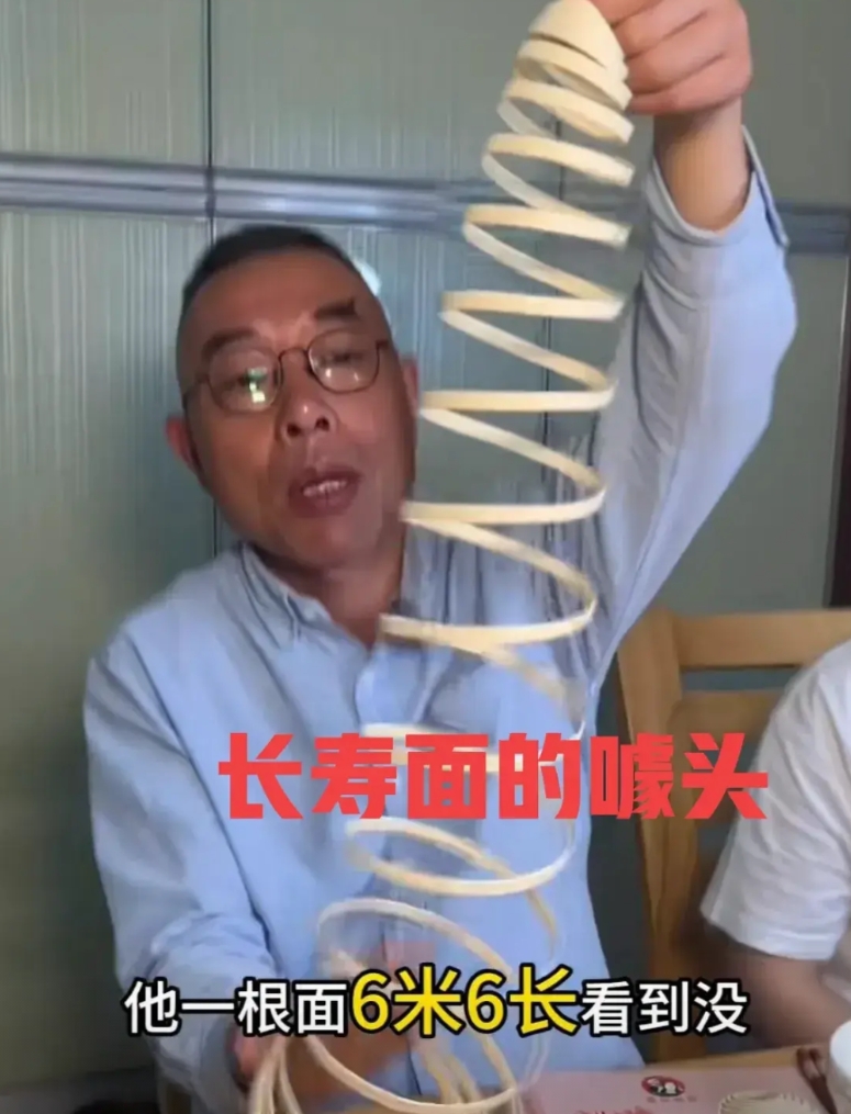 雷公真是个迷，让人看不懂！

你说他不爱儿子，他费劲心思找儿子还给儿子过生日；你