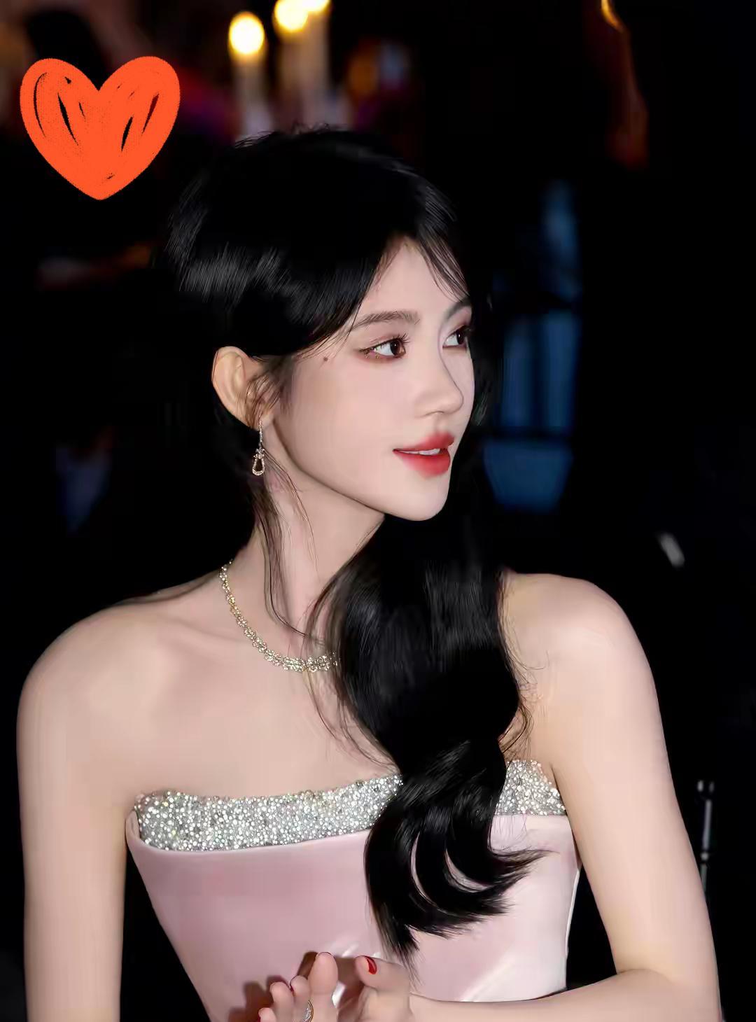 四千年美女又变美了！
鞠婧祎不愧是四千年美女
不管外界如何评价她
她在捯掷自己的
