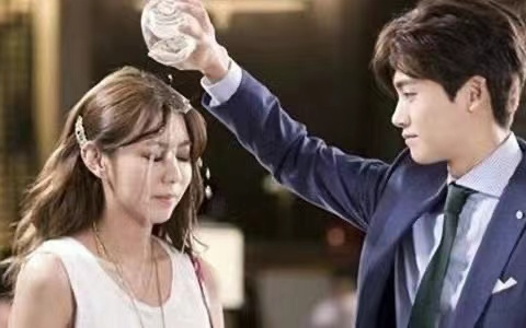 儿子生日那天，我把他锁进了卫生间