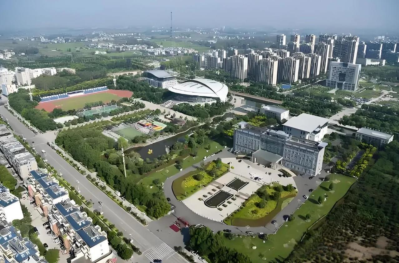 阜南县属于安徽省阜阳市。阜南县的历史源远流长，早在新石器时代，这里就有人类繁衍生