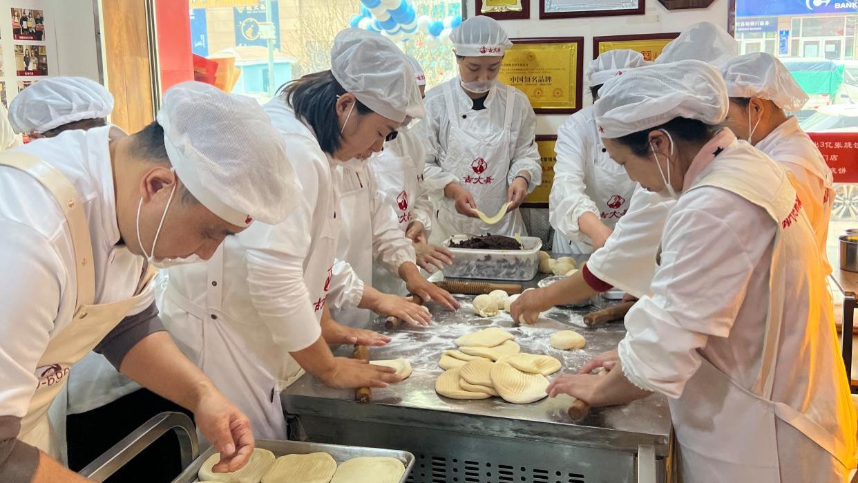 街口那间烧饼铺，藏着治愈人心的酱香滋味