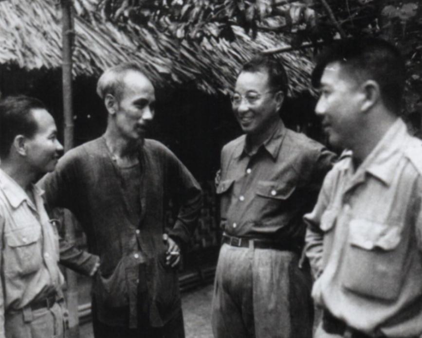 1950年，陈赓来越南做“场外指导”，第一仗就让越军奔袭4天，武元甲打电话说情：
