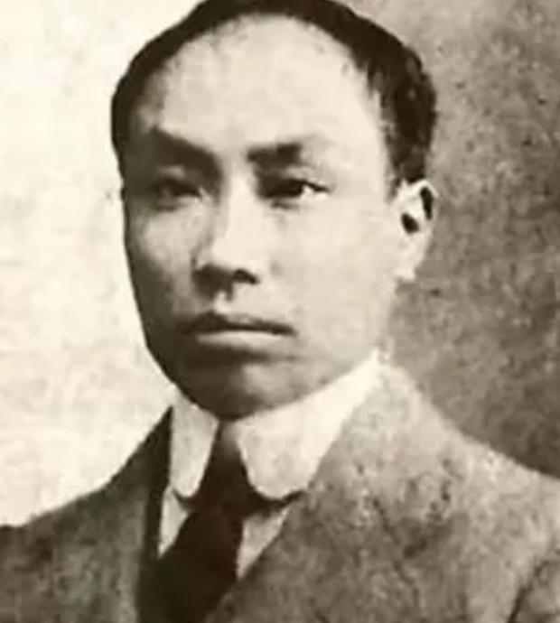 1953年，毛主席来到陈独秀的老家安庆视察。突然，毛主席问工作人员：“陈独秀家还
