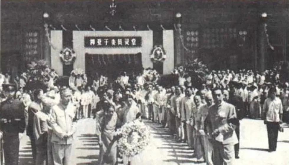 1958年6月21日，柳亚子先生在北京逝世，北京中山公园中山堂举行柳亚子公祭大会