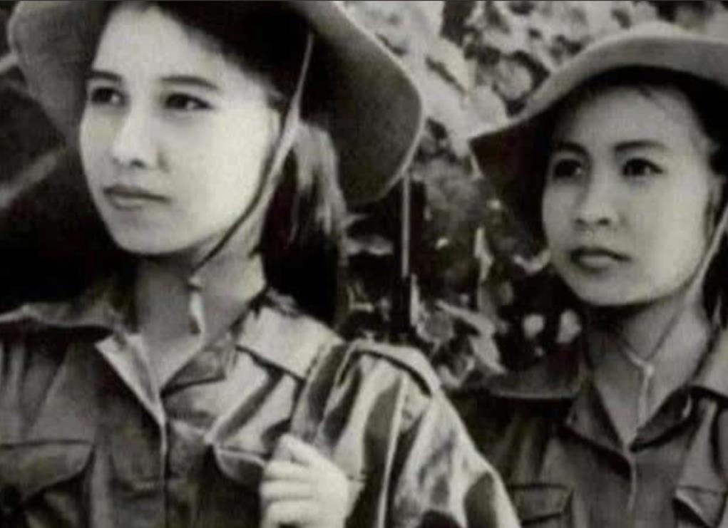 1979年，黄干宗被两个越南女兵抓走，他已经做好赴死的准备，谁知她们却说：“我们