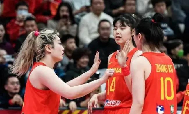 李梦是中国女篮史上最全能的球员，没有之一。她在进攻、组织、防守、领导方面均展现出