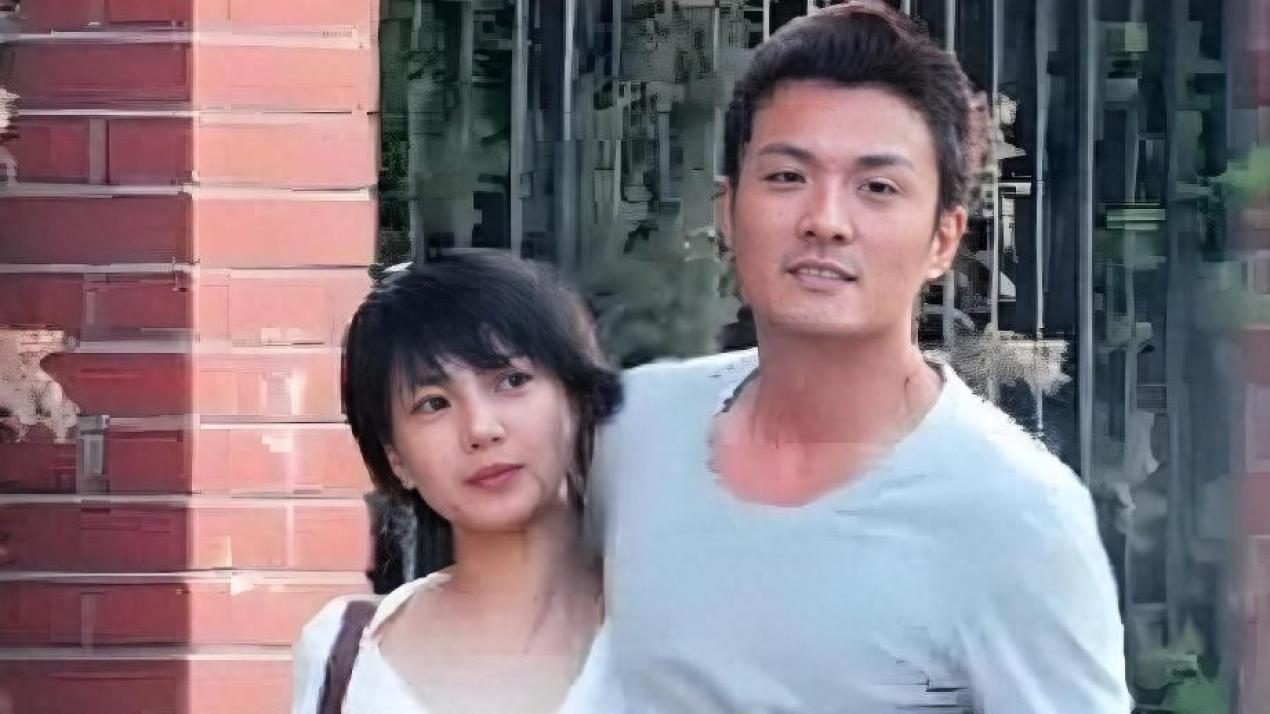 他与高圆圆谈恋爱，出道20多年零绯闻，40多岁娶旺夫妻子后爆