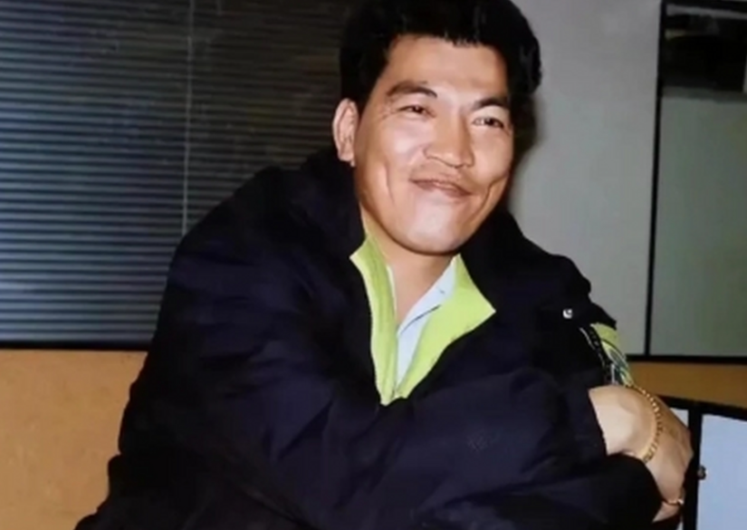 2005 年，成奎安得知蓝洁瑛生活窘迫没钱吃饭，就赶到蓝洁瑛的房子附近，特意嘱咐