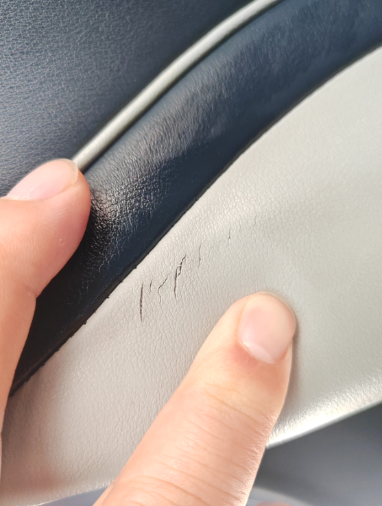 座椅质量堪忧啊，买了才一年半的小秦，座椅皮这就裂了？