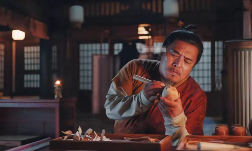 凤天每雕刻一个木偶，客栈就会多出一个家丁，团圆客栈的人竟然都是掌柜的雕刻的木偶！