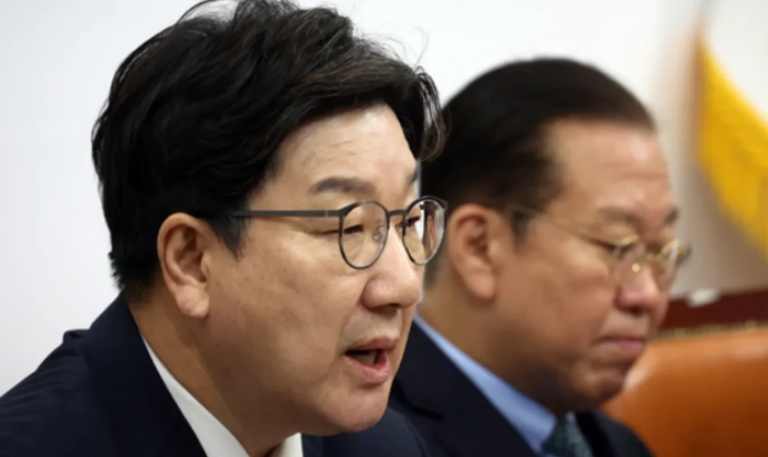 韩国国民力量党院内代表权性东10日在国会本馆举行的紧急对策委员会议上称，若前共同