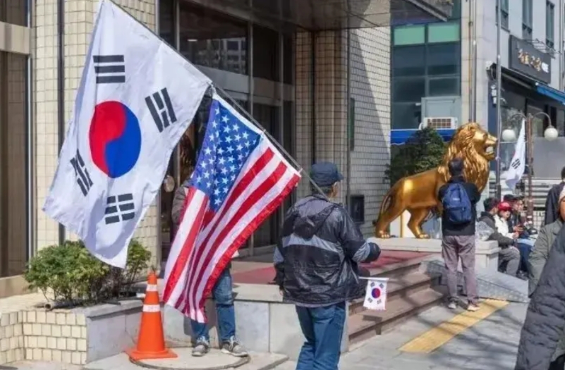 选举落后？那就煽动反华！亲测，有效！
韩国竟然也出现反华现象，社交平台上铺天盖地