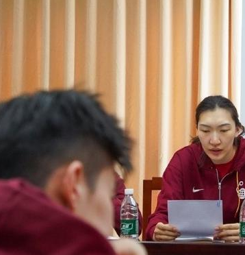 中国女篮球员韩旭将加盟澳洲WNBL。据媒体人我爱女篮透露，中国女篮球员韩旭将在今