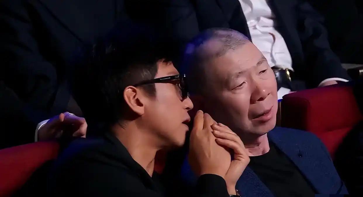 黄晓明破防了
没想到本来和冯小刚不对付的邓超
在上海电影节上又攀谈起来了，看来邓