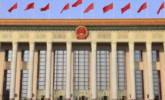 关于一年一度的两会，我最想提的几个建议:
1.幼儿园三年的托管费要取消，1-9年