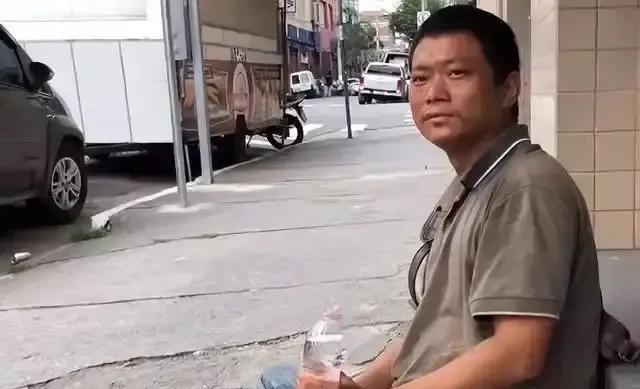 “我不配回中国，没脸见人。”2018年，四川小伙流落巴西街头，靠乞讨为生。当大使