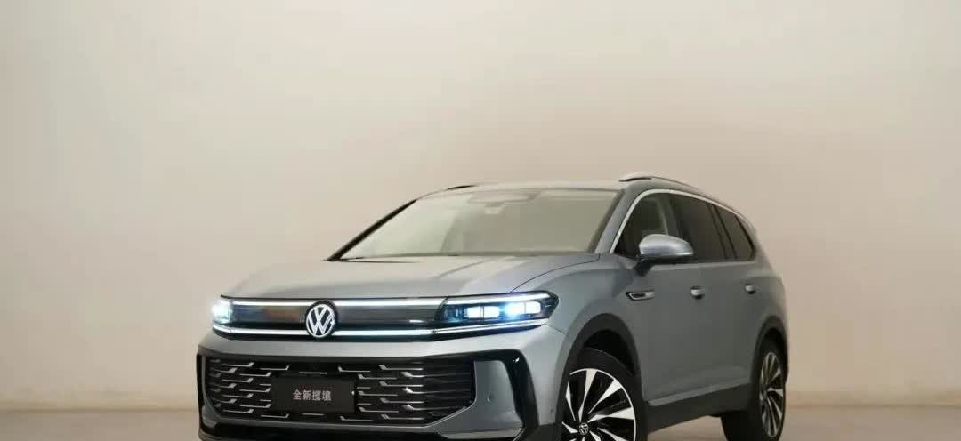 2.0T发动机。

造型上，新款揽境采用了全新家族化设计，前脸配备贯穿式LE