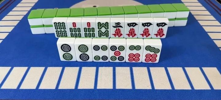 各位麻友，看下图，这手牌能打7条吗？有多少人要打7条？这是不对的，因为此牌缺搭子