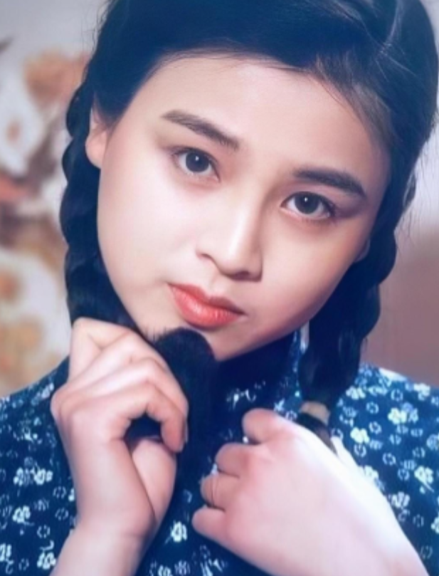 1988年，18岁的赵明明，每天被男生们围追堵截的告白，烦得很，最后选择了一个“